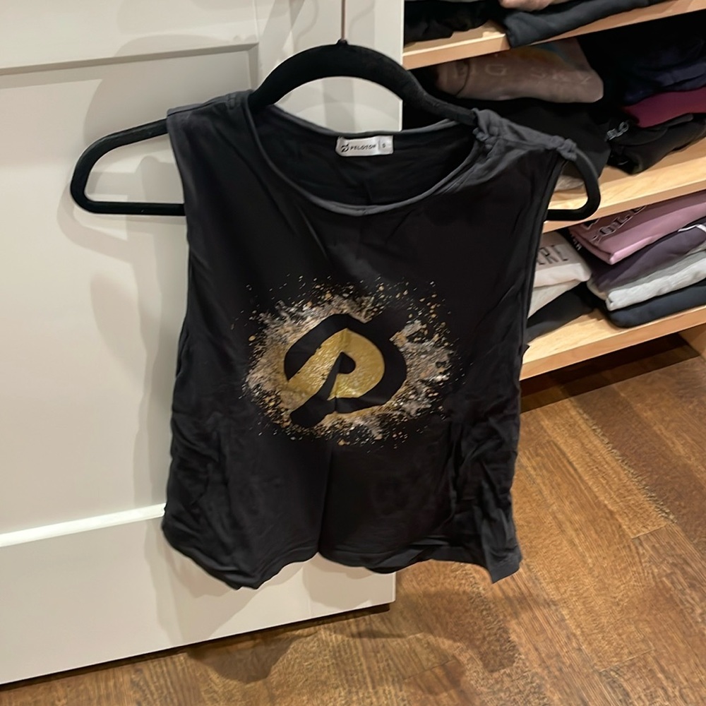 Peloton sparkle P logo tank